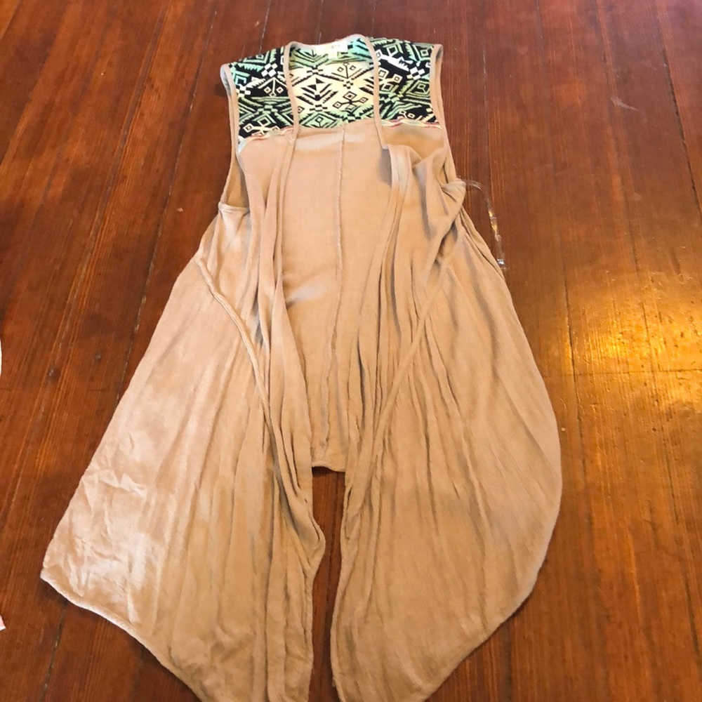 Umgee sleeveless pullover